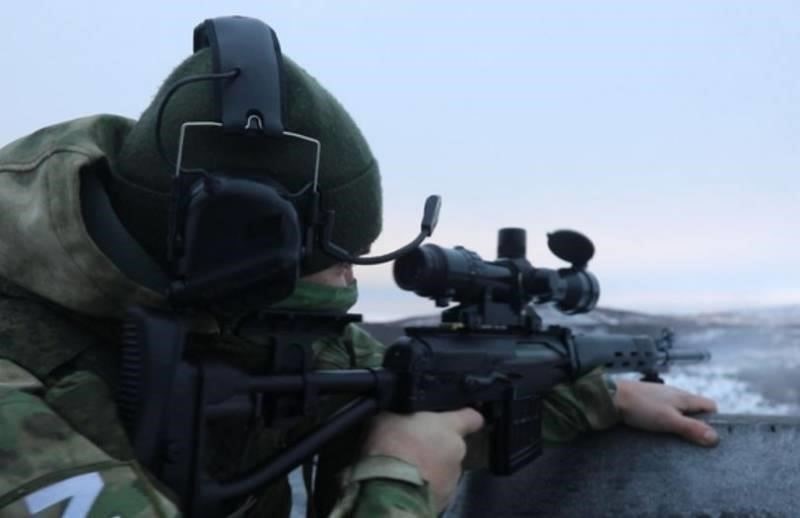 Мотострелковые войска играют важную роль в современных военных операциях. Они отличаются высокой мобильностью, их личный состав обучен действовать как в пешем порядке, так и с использованием транспортных средств, что позволяет им оперативно реагировать на различные условия боевых действий. Мотострелок - это военнослужащий этих войск, специализирующийся на использовании огнестрельного оружия и транспортных средств для ведения наземного боя.